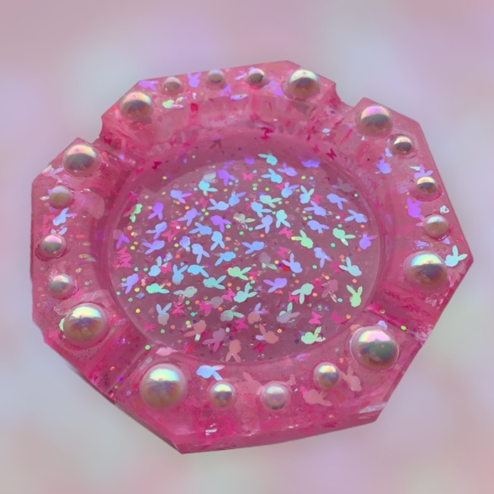 Playboy Pearl Ashtray - Picture 1 of 8